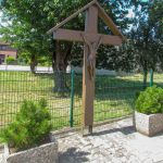 © Bernd Finken | Berverath Wegekreuz vor Kapelle