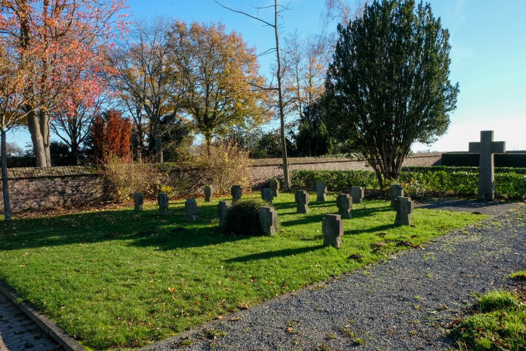 © Wolfgang Lothmann | WOFGANG LOTHMANN | Kriegsgräber