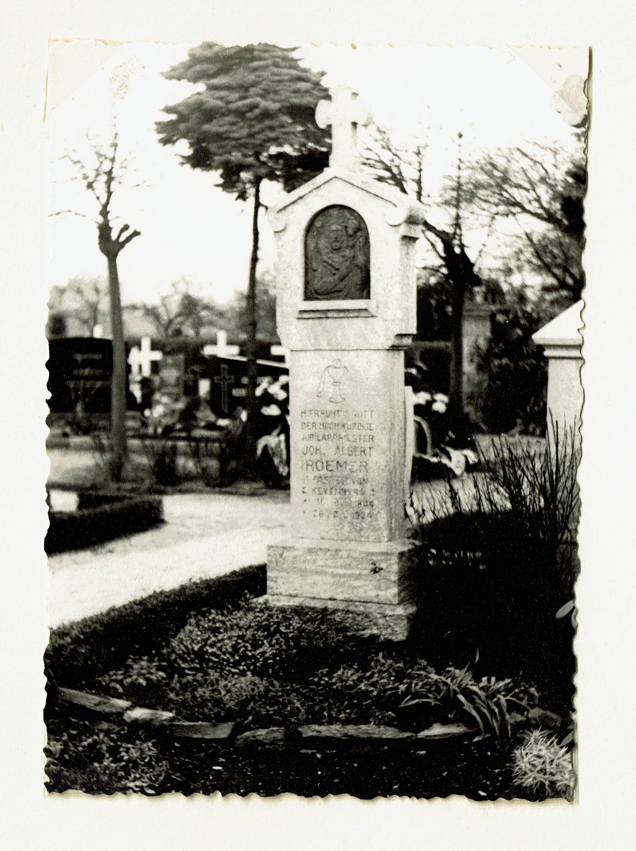 © Hans Walter Corsten | Bernhard Zabel | Priestergrab Pfarrer Roemer um1960