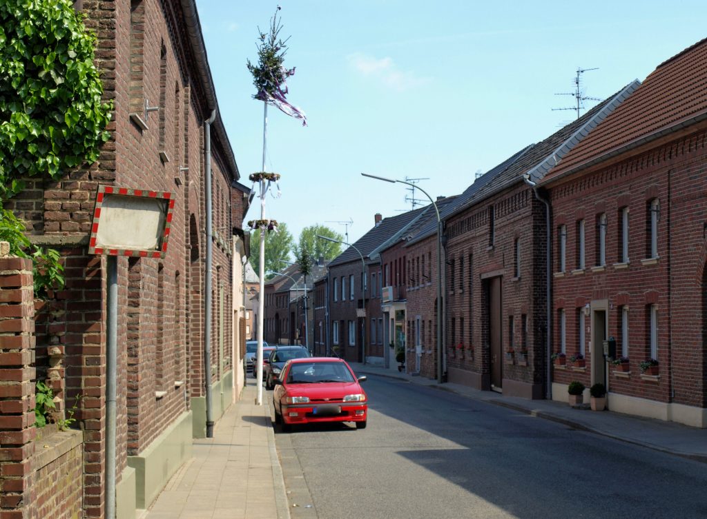 © Wolfgang Lothmann | Maien in der Holzweilerstraße