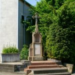 © Hans-Peter Jans | Wegekreuz im Blumenforst