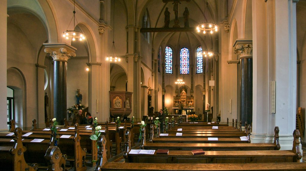 © Hans-Peter Jans | Kirchengestühl Mittelschiff