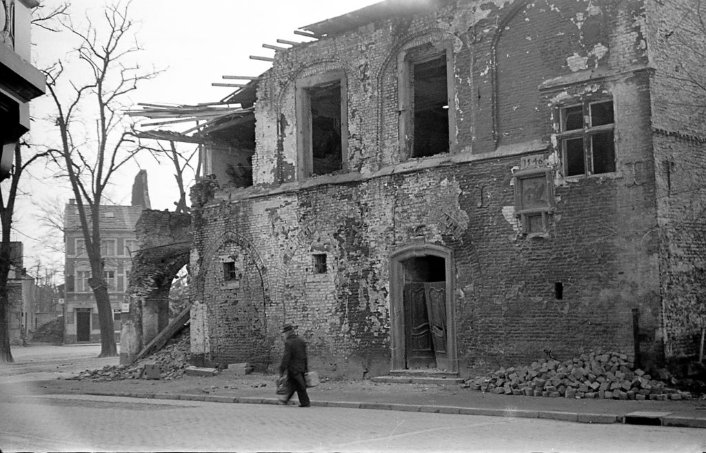 © Hans-Peter Jans | Hermann Schwingens | Altes Rathaus 1945