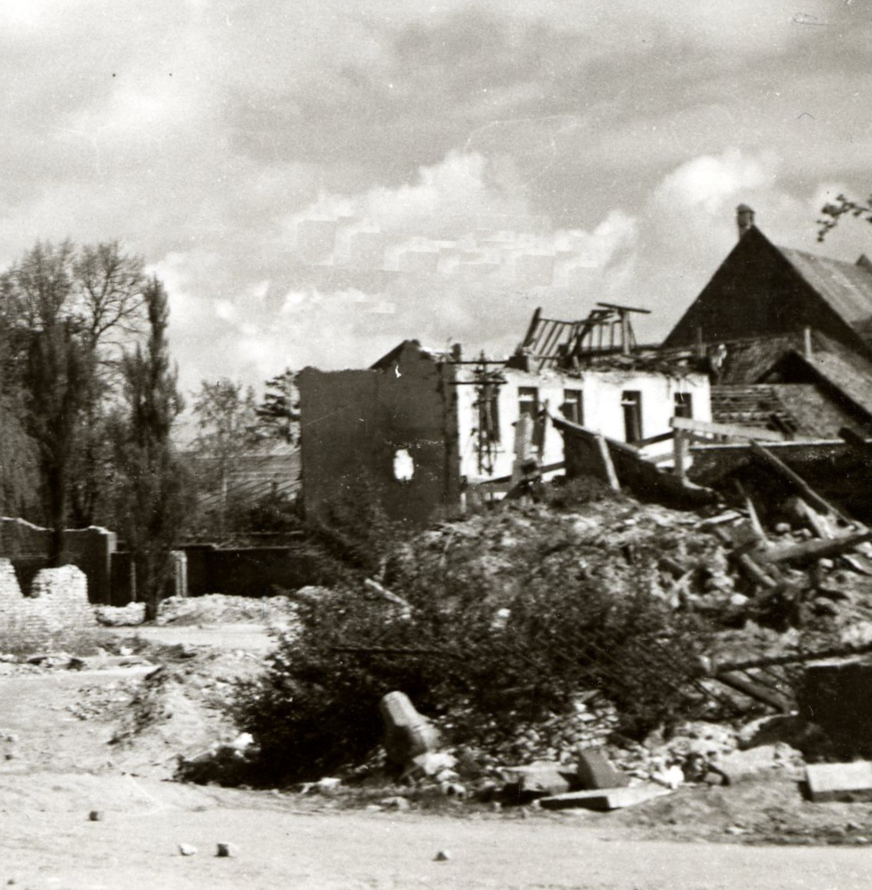 © Schmitter / Heimatverein ERK | Zerstörte Gasthaus Kapelle