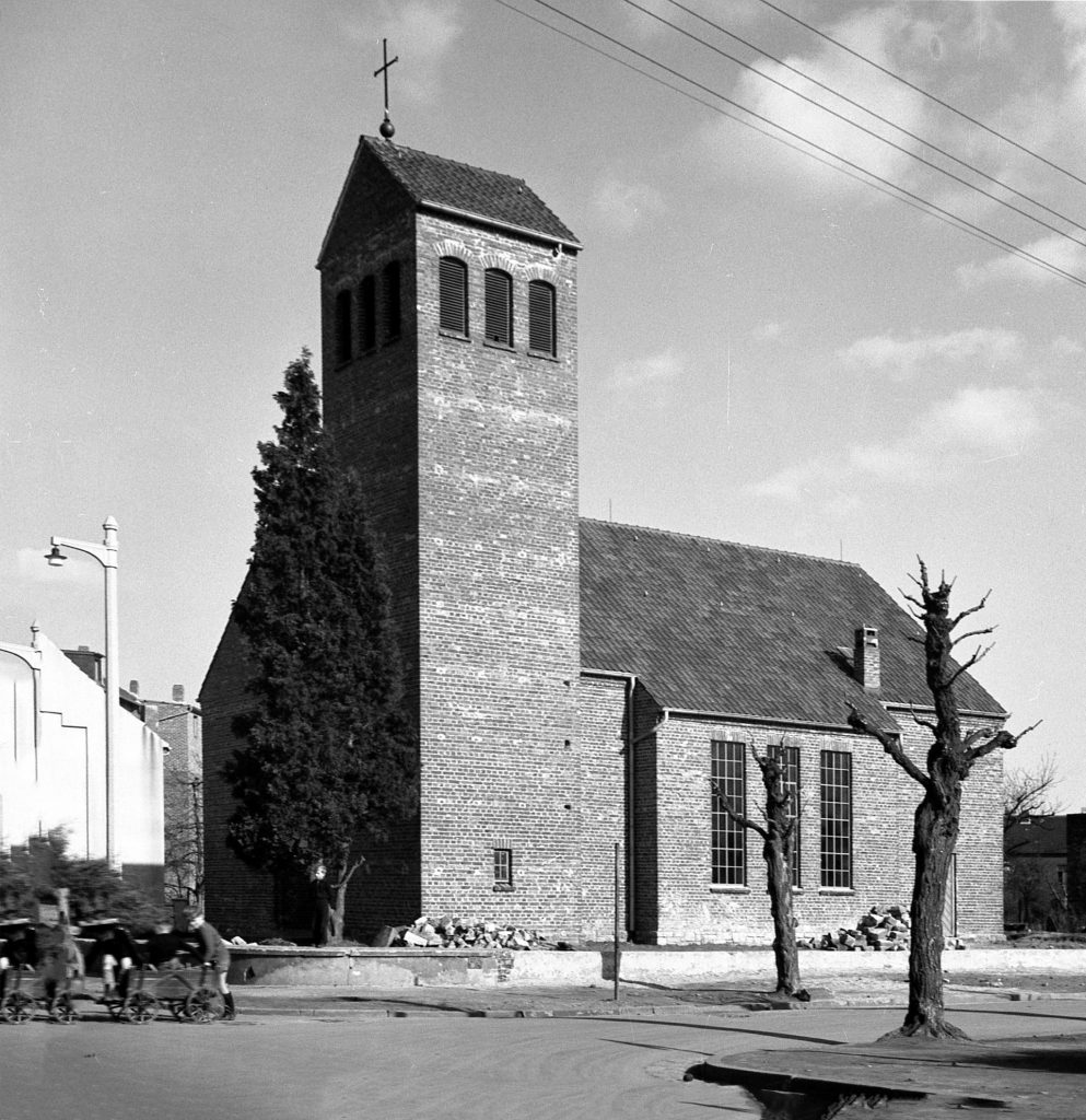 © Hermann Schwingens | Bernd Finken | neue evangelische Kirche