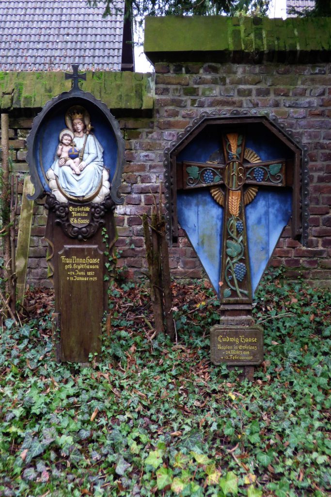 © Bernd Finken | Georg Blank | Holzkreuze Haase