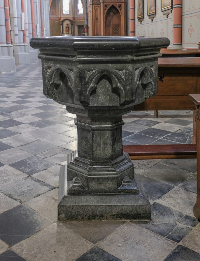 © Wolfgang Lothmann | Weihwasserbecken