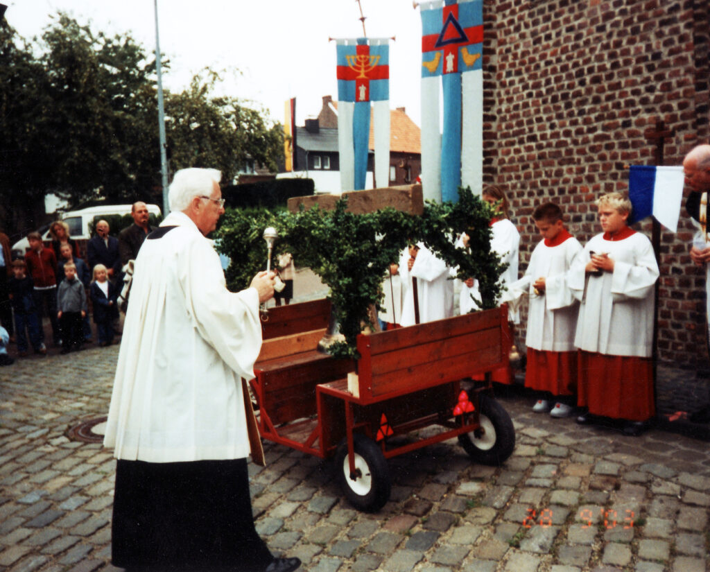 © Karl-Heinz Röhrig | Segnung der Glocke