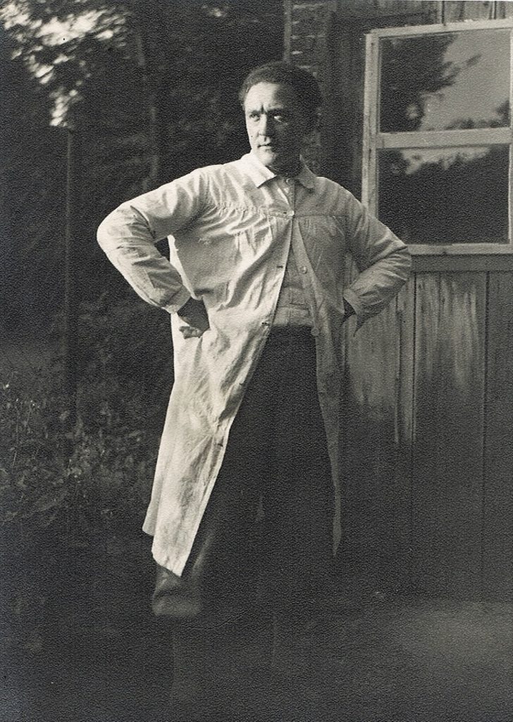 © Archiv Familie Jannings | unbekannt | Janning-22.6.1935-Hinterausgang-Atelier-zum-Koepe-Garten-hin