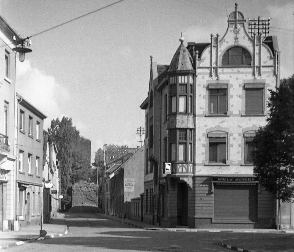 © Heimatverein der Erkelenzer Lande e. V. | Lambert Schwingens | Ecke Johannismarkt/Burgstraße, etwa 1920