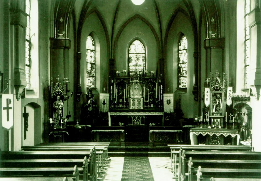 © Heinz Peters | unbekannt | Alte Kirche innen