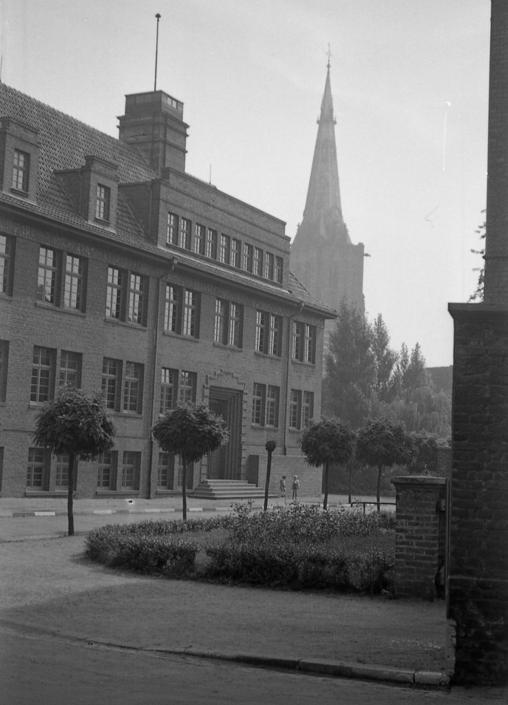 © Archiv Heimatverein | Lambert Schwingens | Volksschule 1926