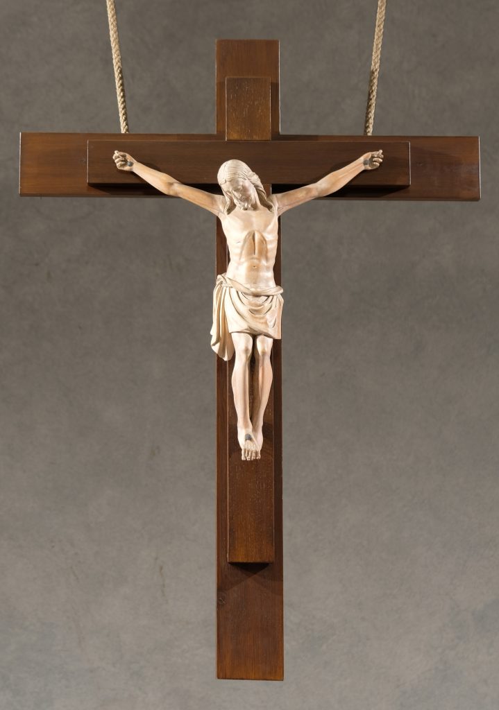 © Wolfgang Lothmann | Hochkreuz über dem Altar