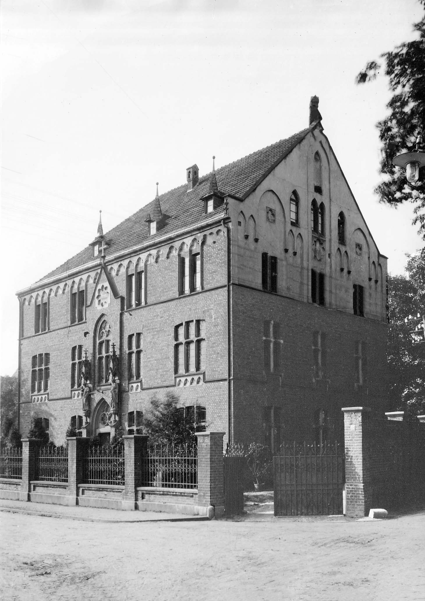 © Archiv Heimatverein | Krankenhaus-vor-1945-bearb