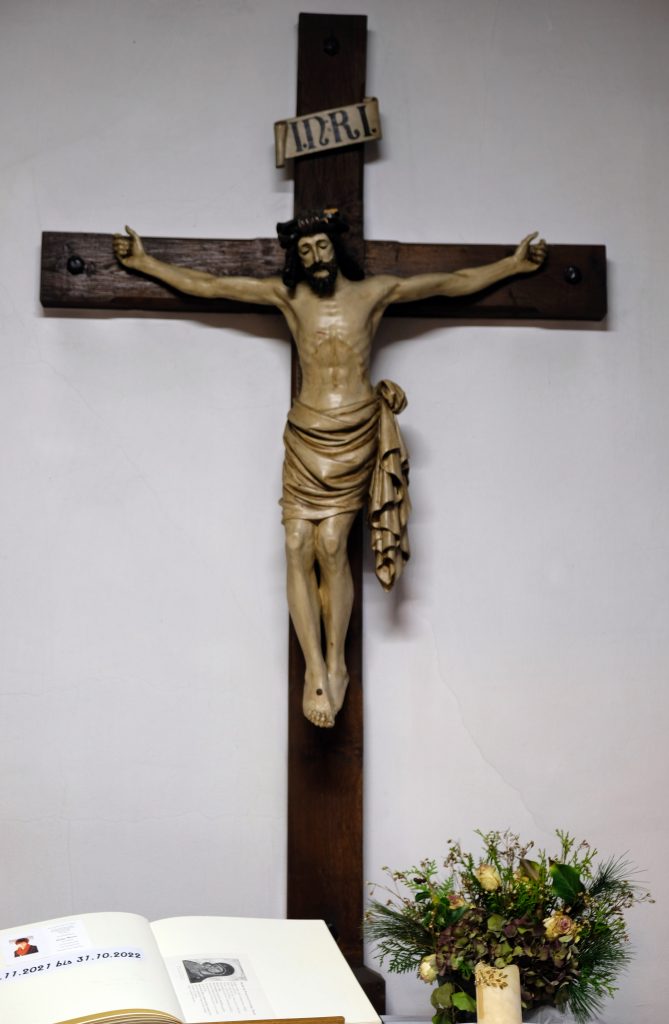 © Wolfgang Lothmann | Missionskreuz unter der Orgelempore