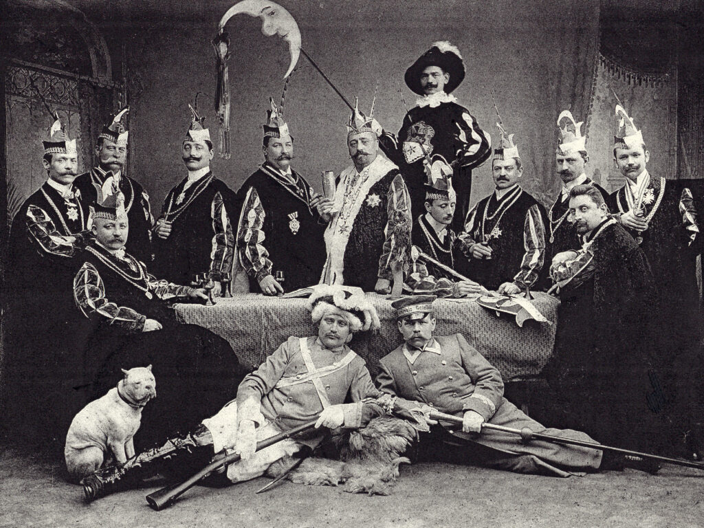 © EKV | unbekannt | Elferrat mit Hund 1900