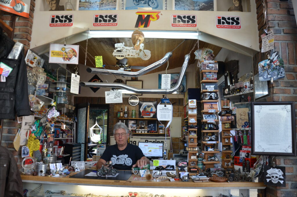 © R.R.P. | Rudolf Recker-Proprenter | Rolf im Büro