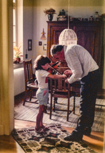 © Edith Buyel | Hans Buyel beim Geigenunterricht mit einer Schülerin