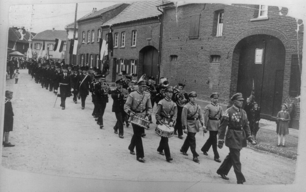 © Bernd Finken, Hans-Josef Pisters | Bernd Finken | Schuetzenfestumzug1939