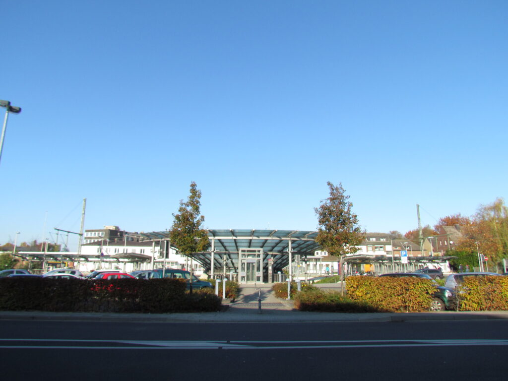 © Beernd Finken | Bernd Finken | Bahnhof 2011 von Neusser Straße aus