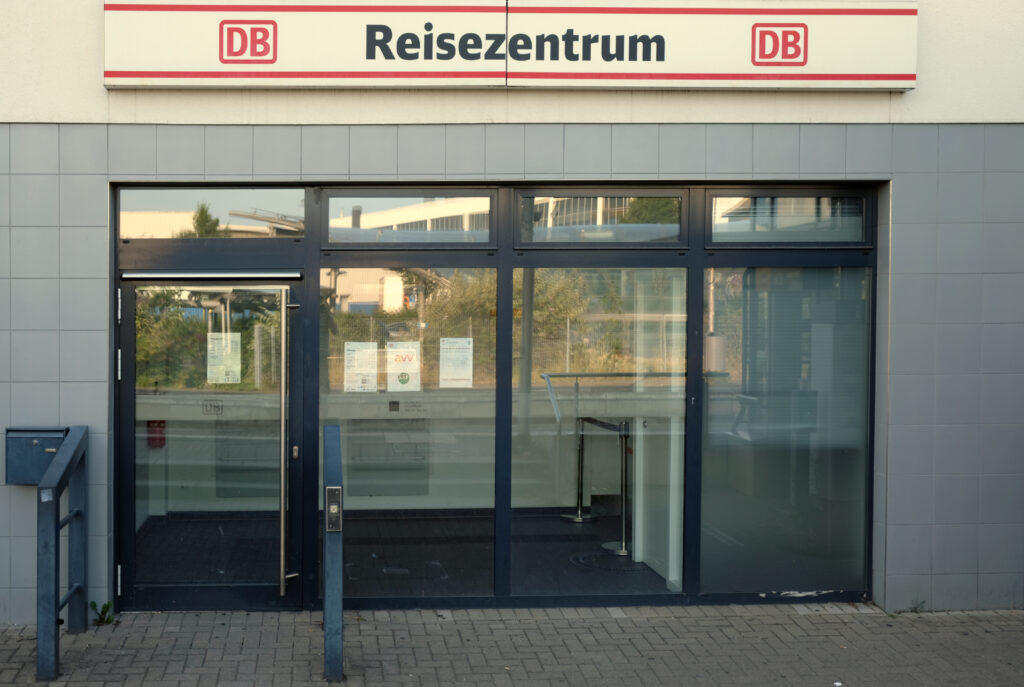 © Wolfgang Lothmann | Bahnhof Erkelenz Fahrkartenschalter