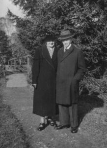 © Dr. Rainer Klügel | 1944 Reinhold und Martha Klügel in Soltau