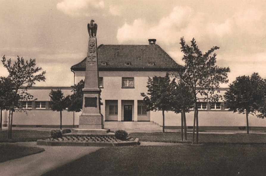 © Archiv Heimatverein | unbekannt | Ehrenmal-Westpromenade-1