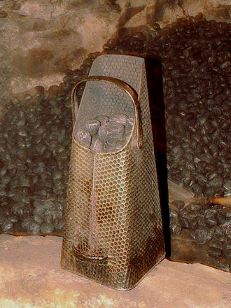 © Wikipedia | Kohlenschütte-2