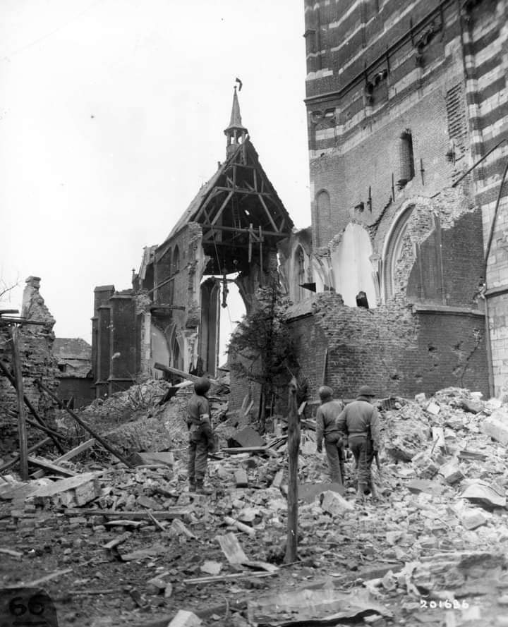 © NARA | unbekannt | US-Soldaten in der Pfarrkirche