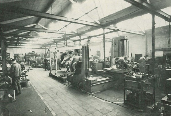 © Archiv Heimatverein | Werkfoto Hegenscheidt | Die-1.-Produktionshalle-in-Erkelenz-1952