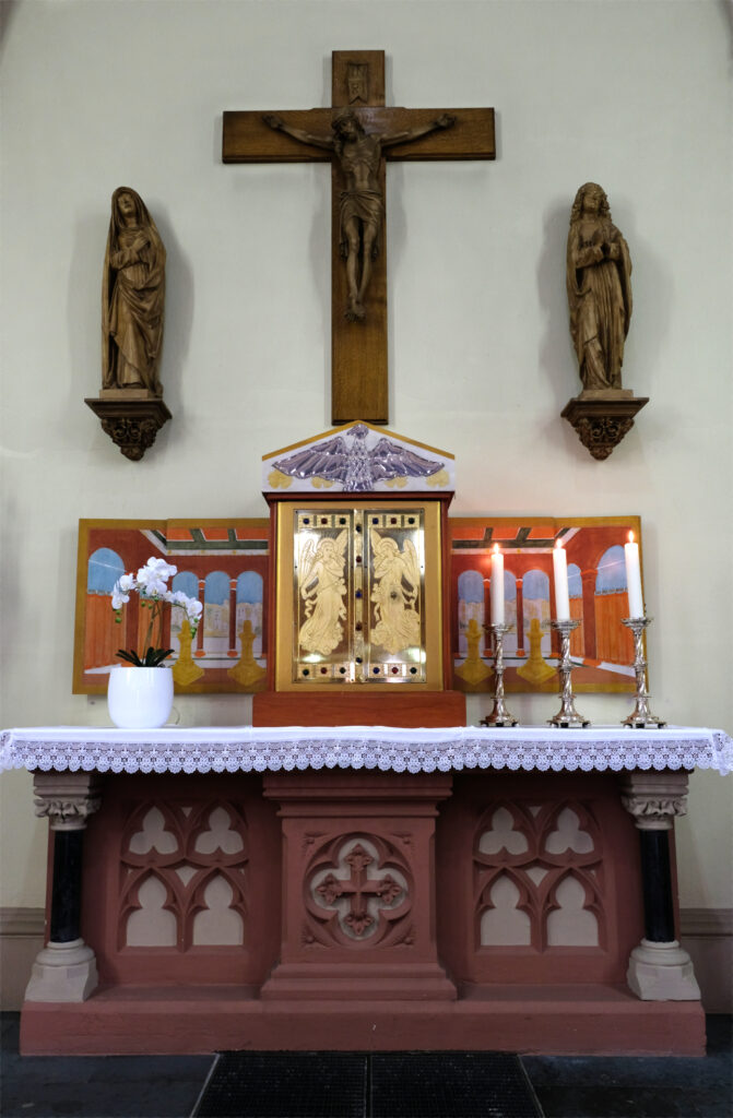 © Wolfgang Lothmann | Hochaltar mit Kreuzigungsgruppe