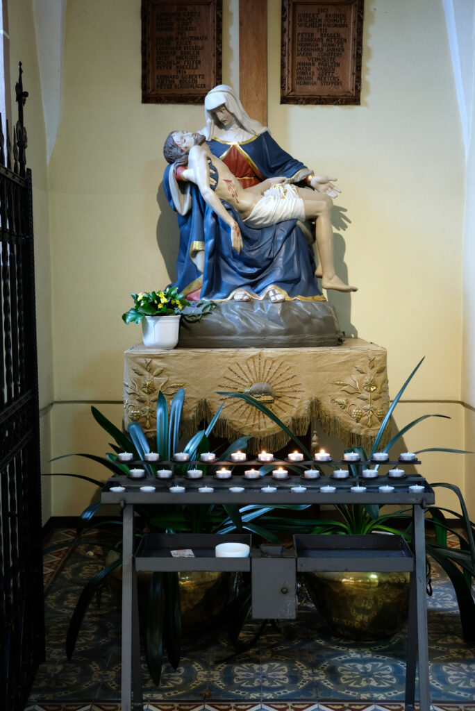 © Wolfgang Lothmann | Pieta Anbetungsaltar