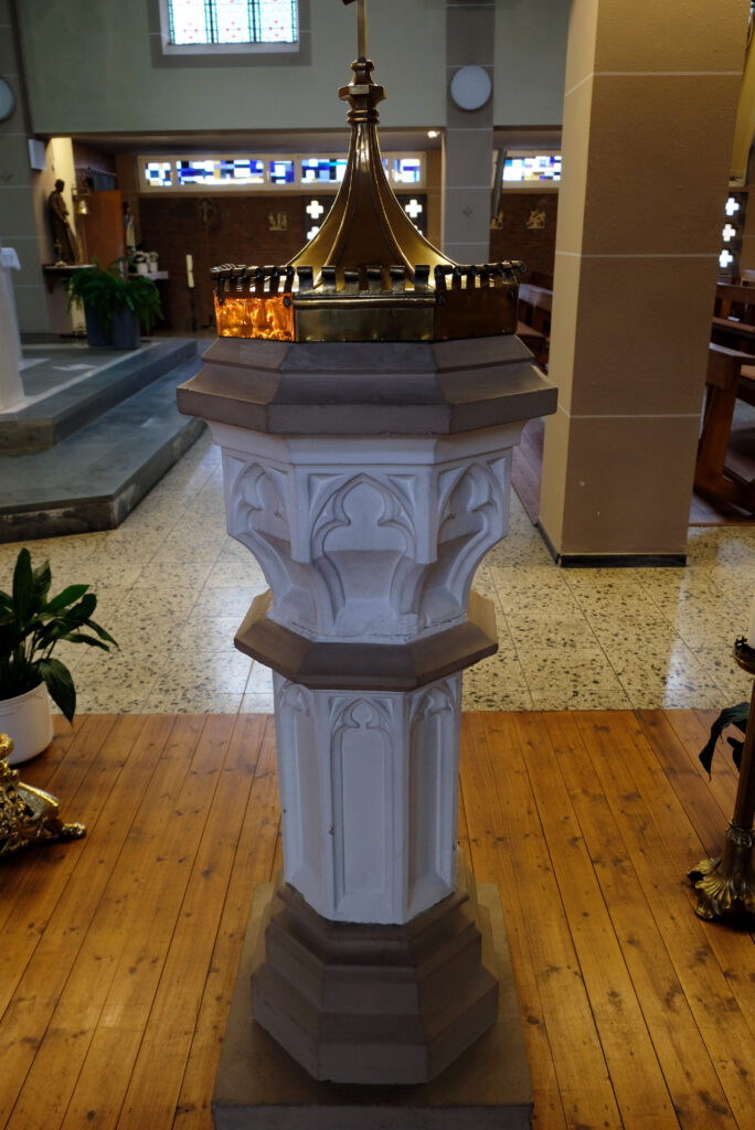 © Wolfgang Lothmann | Taufstein hinten