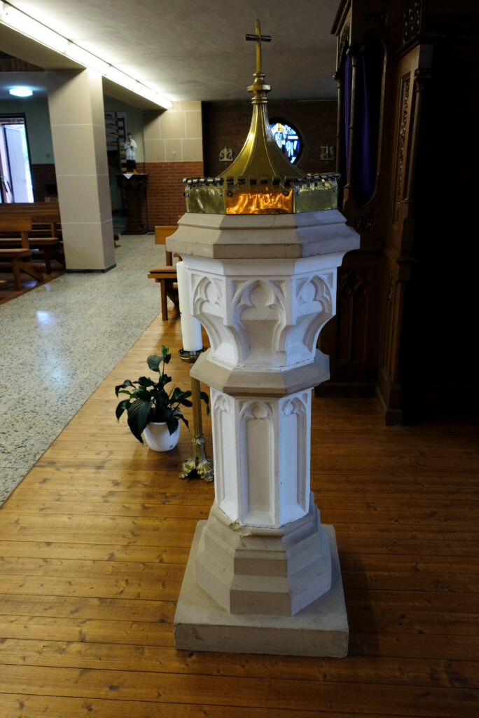 © Wolfgang Lothmann | Taufstein seitlich