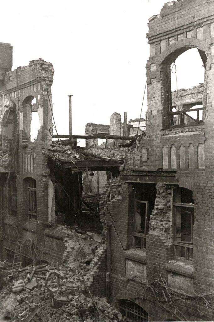 © Archiv Heimatverein | unbekannt | Truemmer_Bohr_Verwaltung_recto