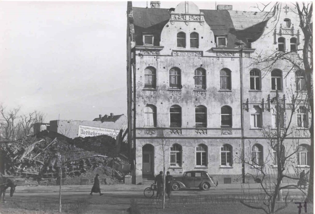 © Stadtarchiv Erkelenz | 15A.07.071_Haus Strauss_Kölnerstrasse_Trümmer