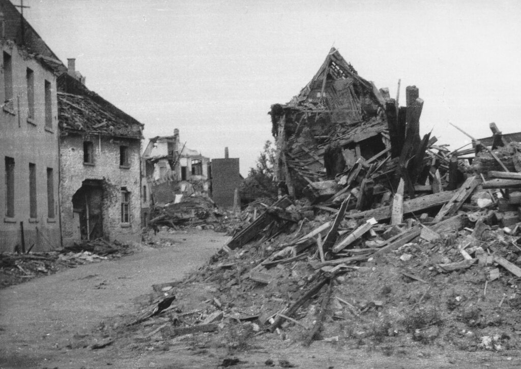 © Archiv Heimatverein | Wilhelm Schmitter | Gasthausstraße, 1945