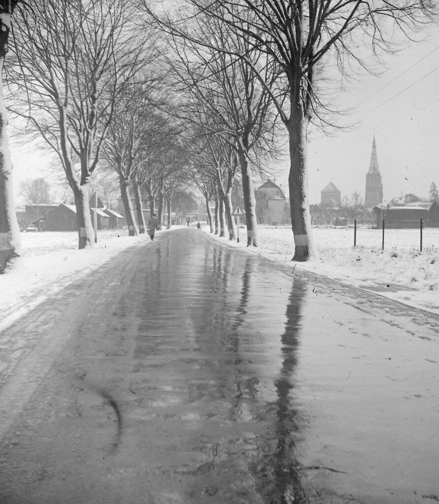 Oerather Straße außerhalb der Stadt