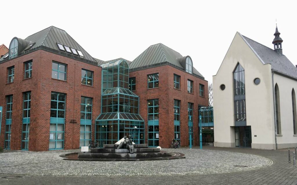 © RP vom 14.10.22 | Andreas Speen | Stadtbücherei und Leonhardskapelle