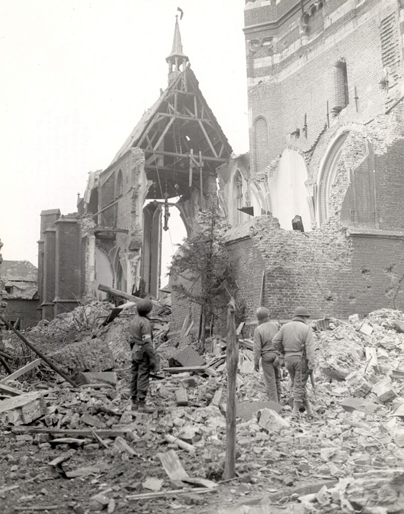 © Archiv Heimatverein | unbekannt | Alliierte Soldaten in St. Lambertus